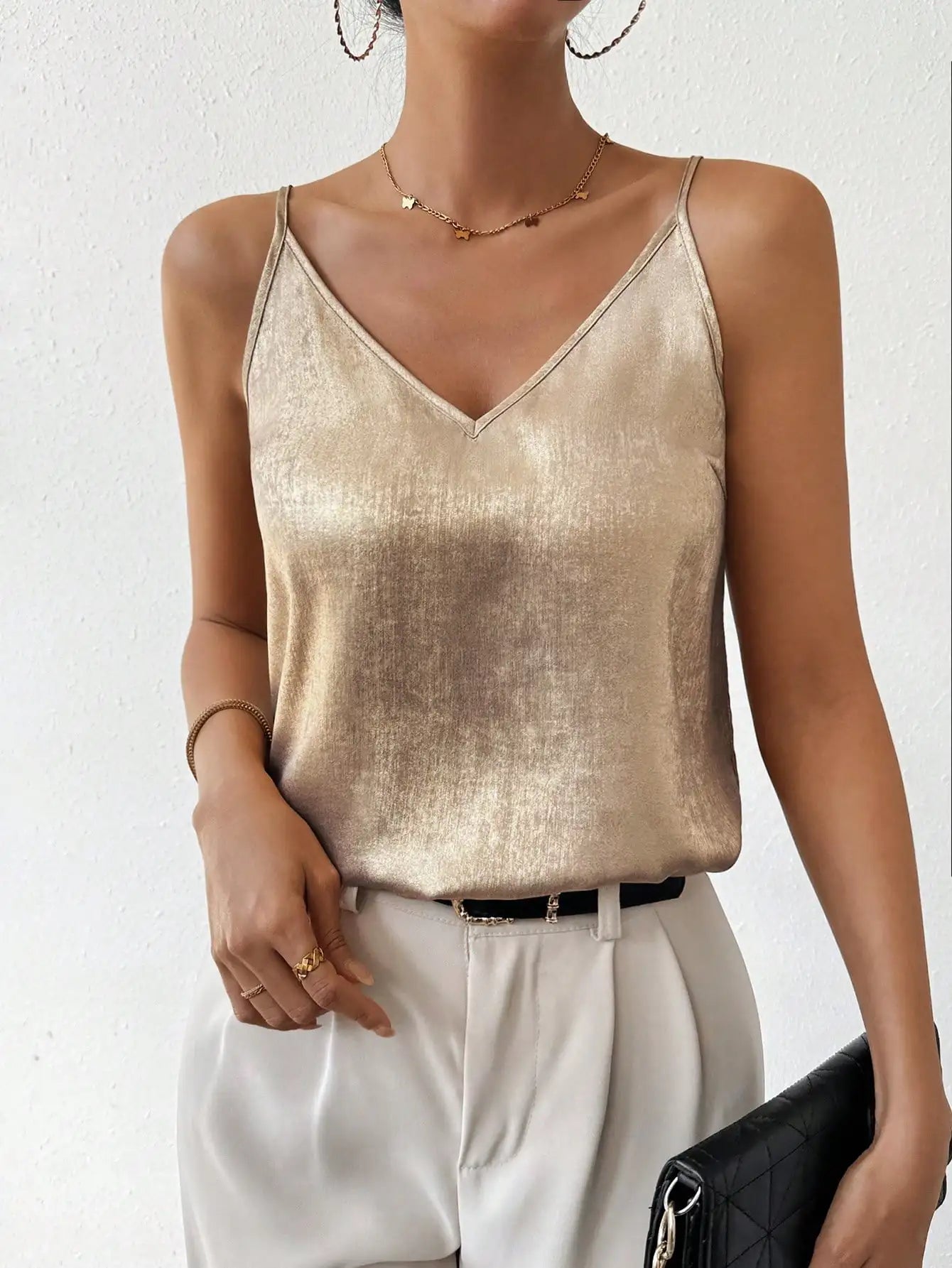 Nova | Women's shiny V-strap top 2
