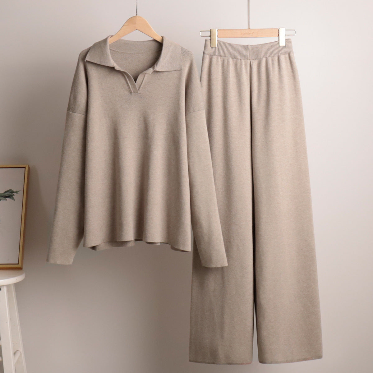 Women's Elegant Casual Outfit – Wide Leg Trousers and Polo Shirt 5